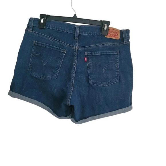 LEVIS MID LENGTH SHORTS, SIZE 33 - Picture 3 of 4